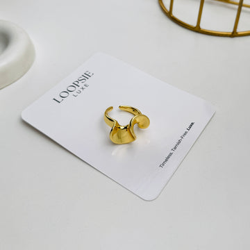 Serif Curl Ring
