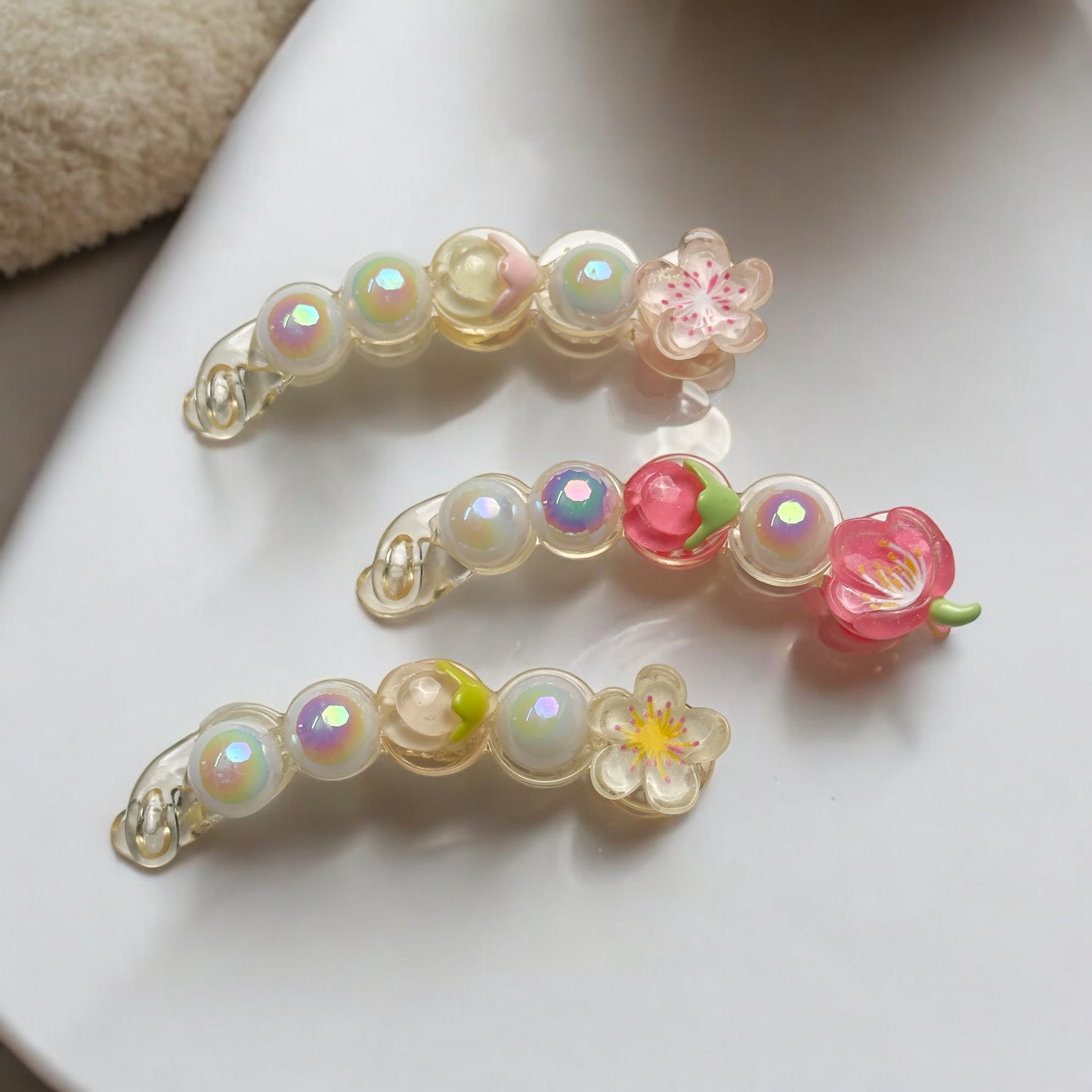 Petal Pearl Claw – Aesthetic Floral Hair Clip with Pearls - 1 Piece